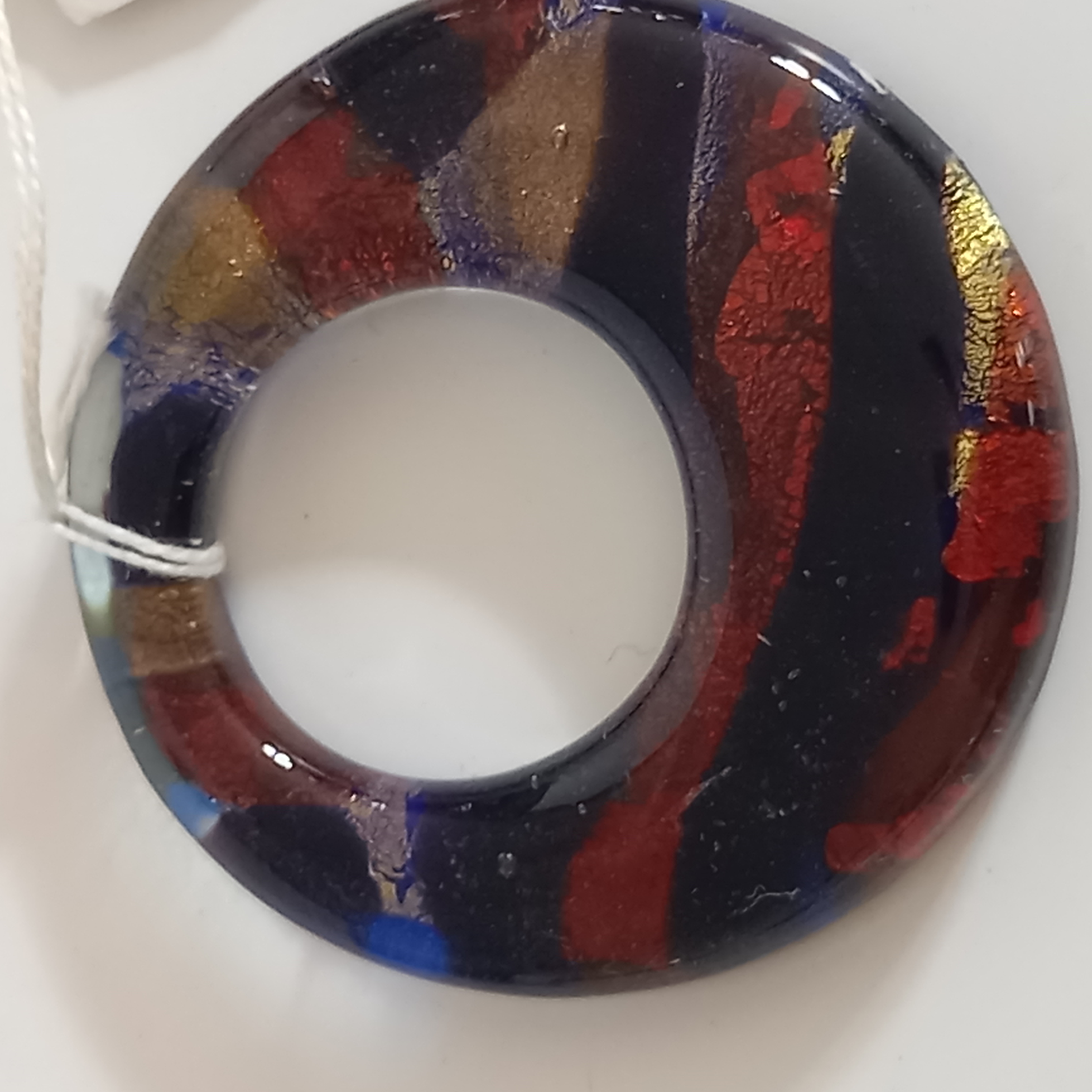 Jolie perle en verre de Venise  avec effets dor�s rouge et o 10 Saumur (49)