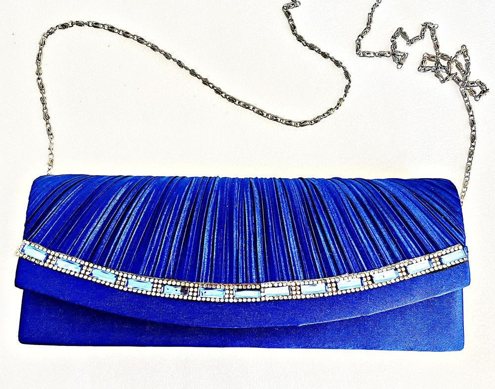 jolie pochette soir�e ou mariage en satin bleu roi 29 Nogent-sur-Marne (94)