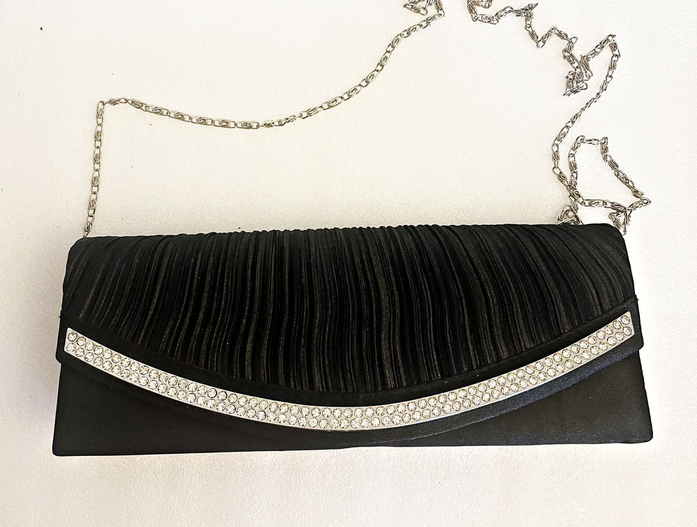 jolie pochette soir�e ou mariage en satin noir 29 Nogent-sur-Marne (94)