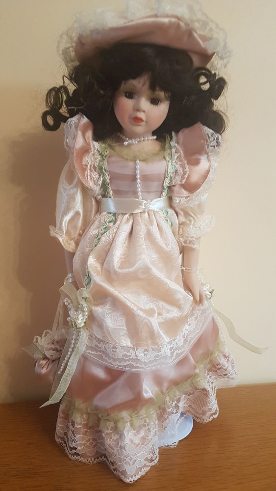 Jolie poup�e de collection en porcelaine 18 Auneau (28)