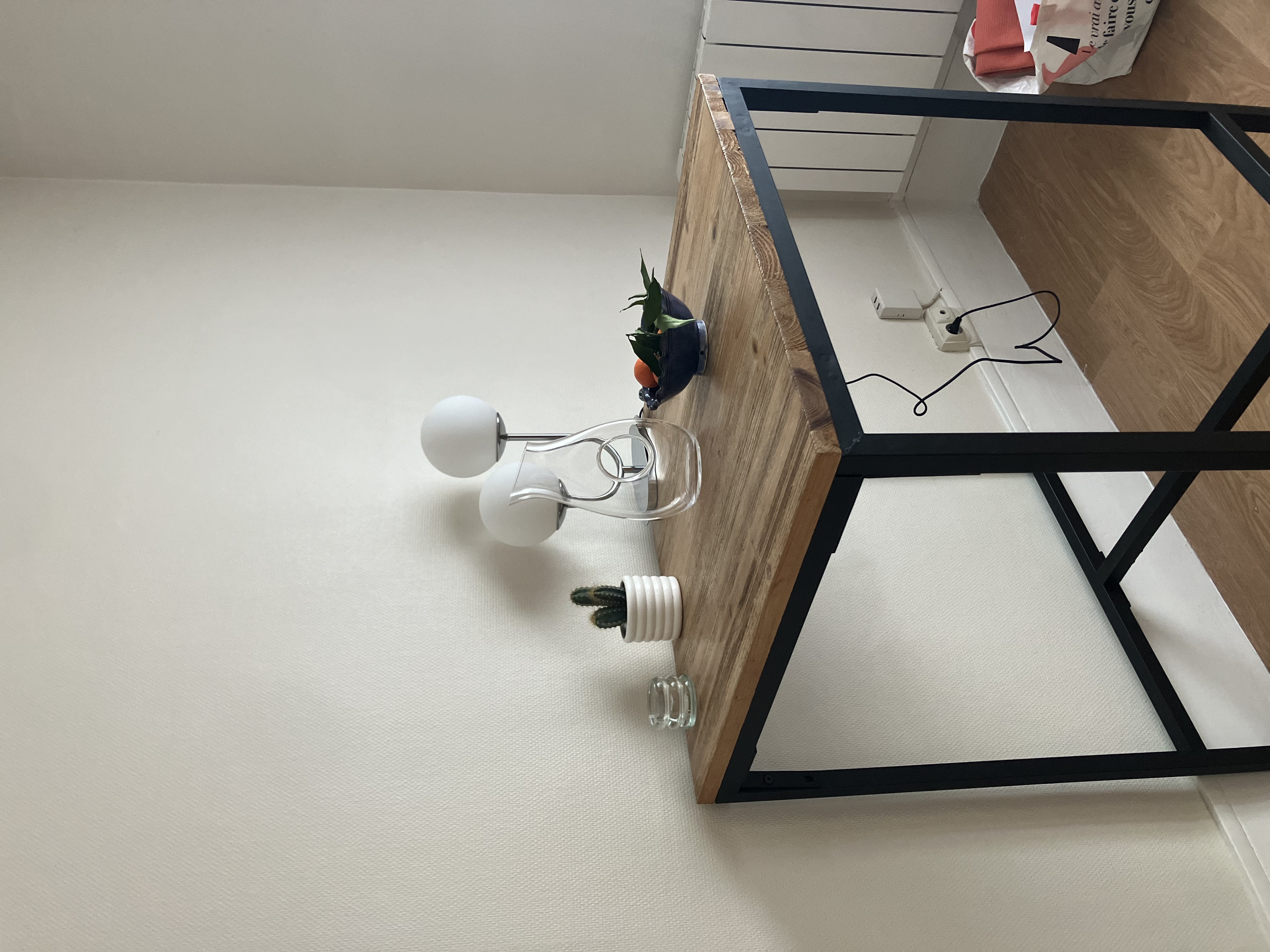 Jolie table haute bois et m�tal 55 Paris 11 (75)