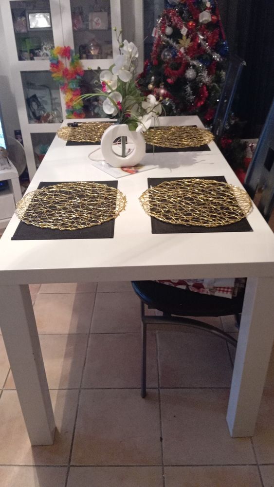 JOLIE TABLE LAQUE BLANCHE 90 Sisteron (04)