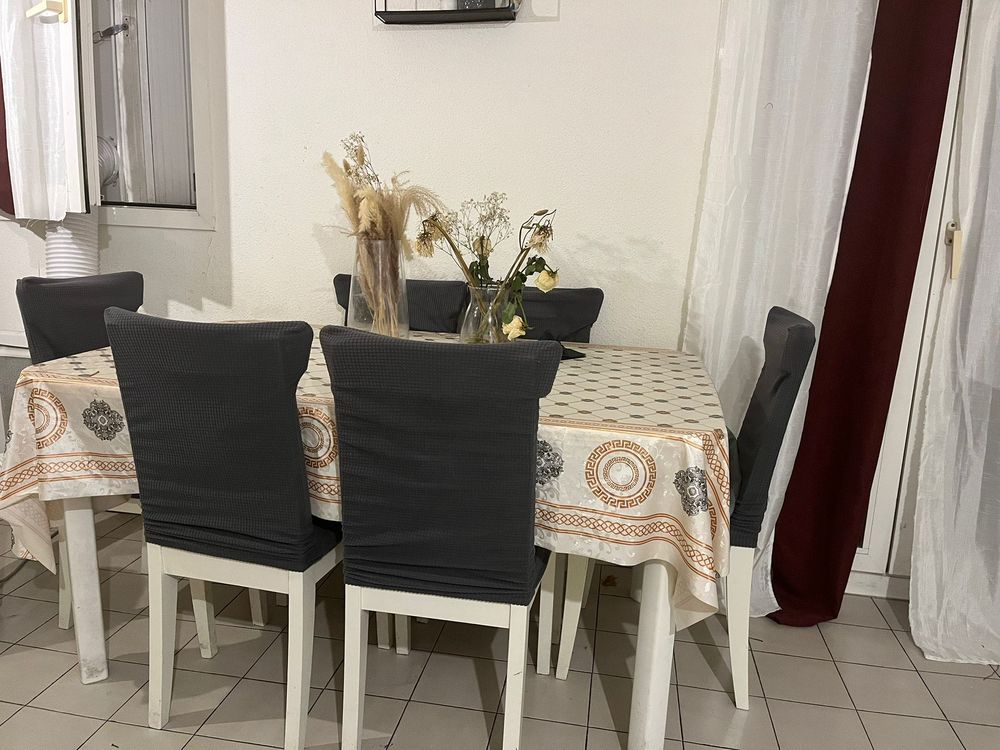 Je une jolie table � manger possibilit� de l'agrandir 135 Montpellier (34)