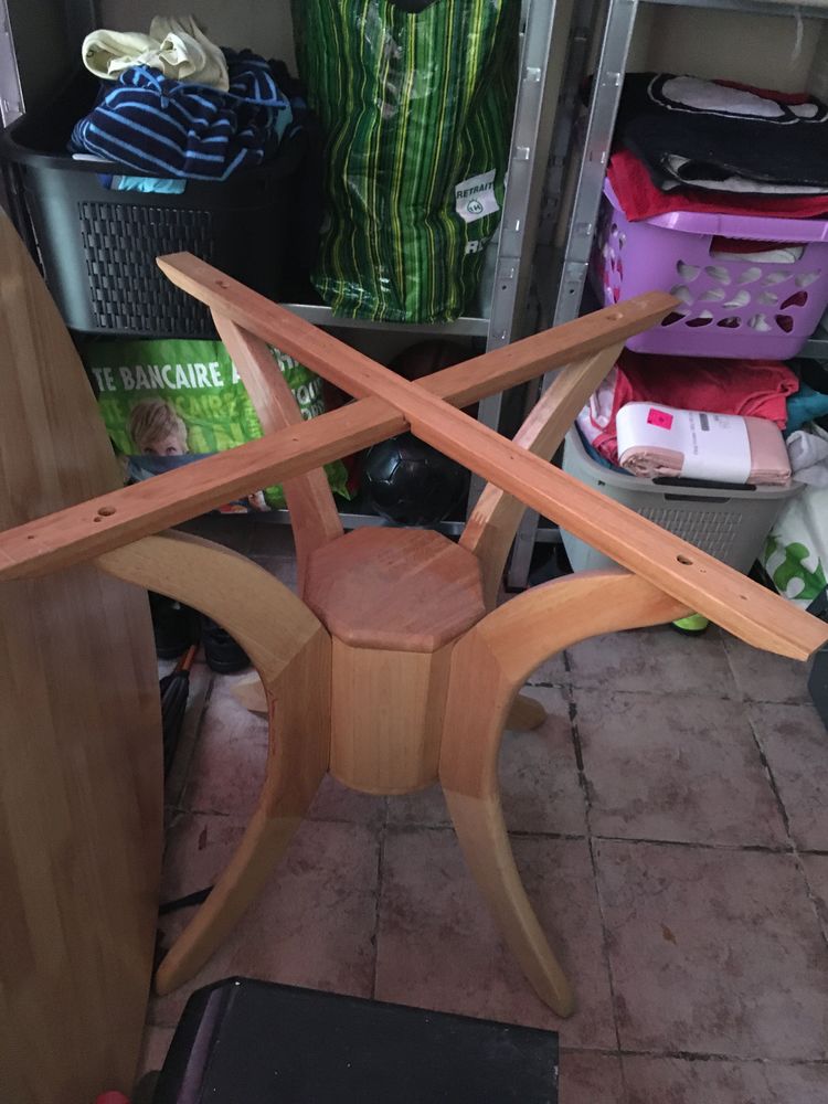 Jolie table ronde marron claire 0 Garges-l�s-Gonesse (95)