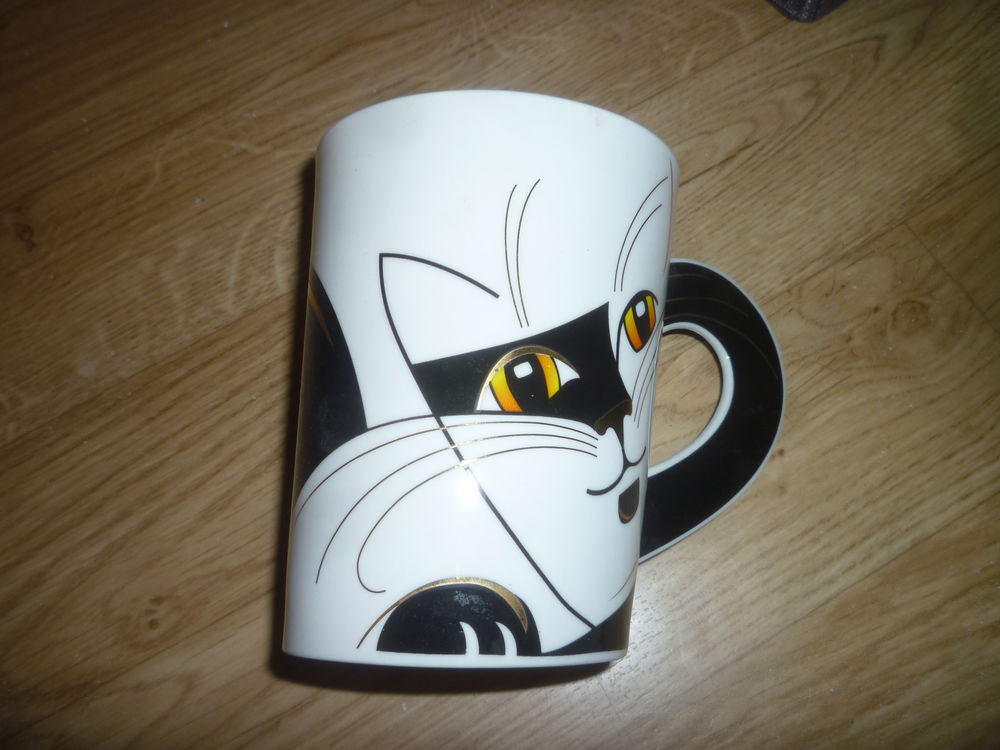 jolie tasse chic  chat  en porcelaine fine 40 Val Pompadour (94)