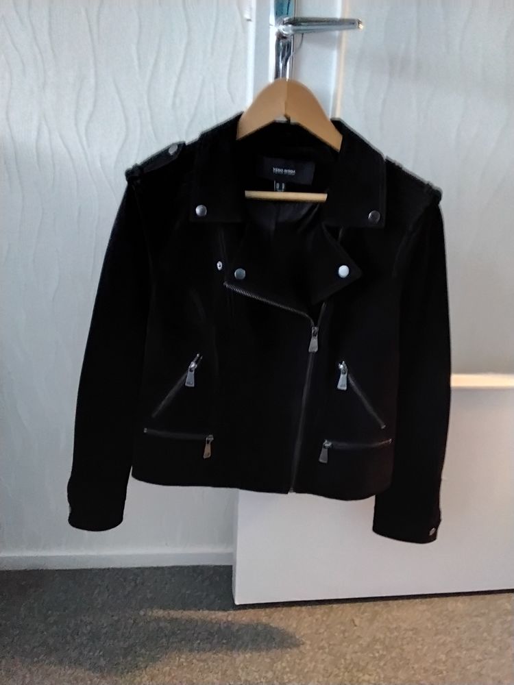 Jolie  veste en daim  noire taille xl 20 Nevers (58)