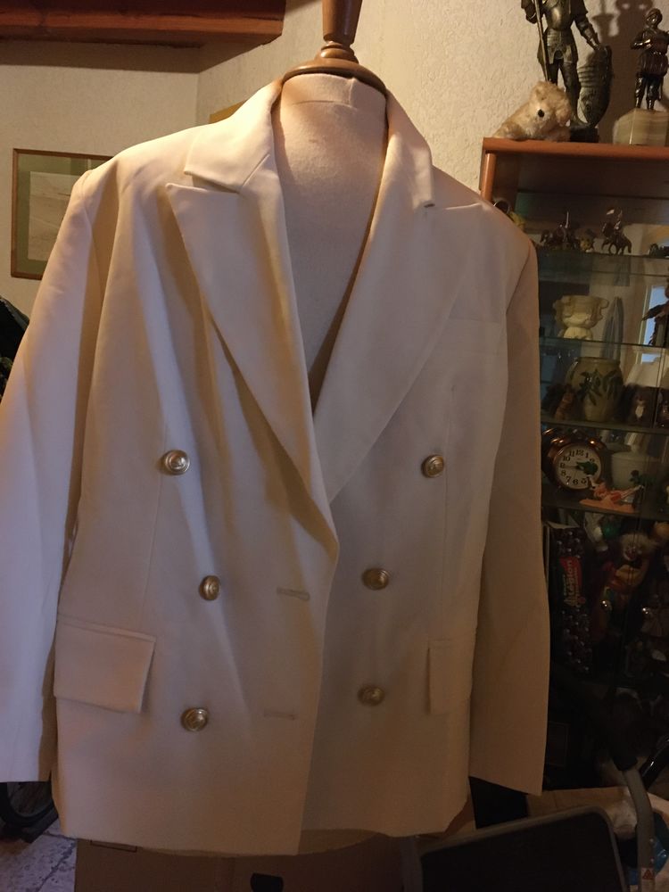 Jolie veste �t� printemps taille 42/44 couleur blanc cass� 20 Saint-Julien-les-Rosiers (30)