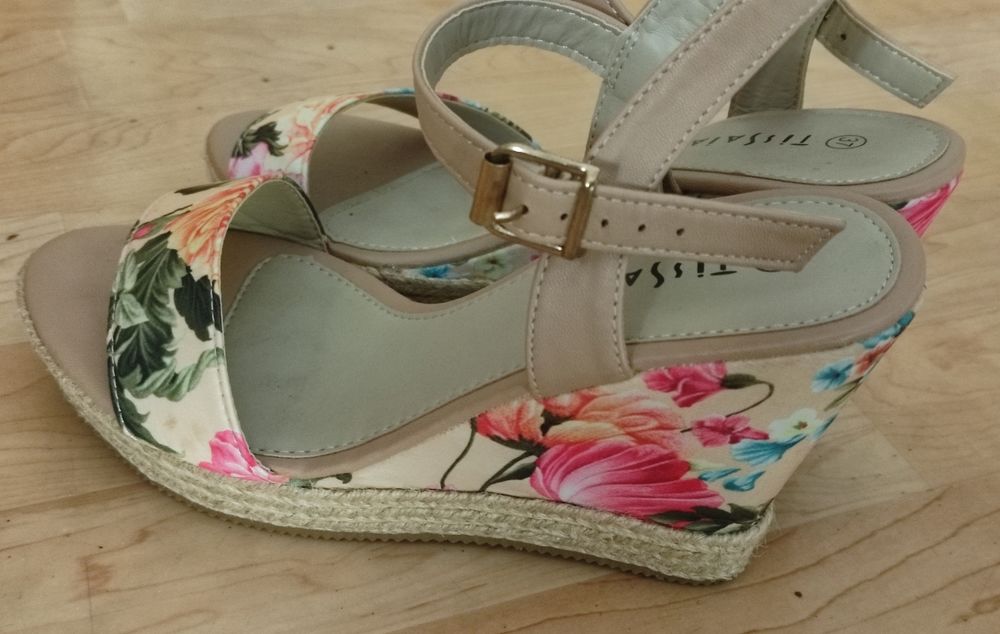 Jolies sandales �t� 15 Paris 18 (75)