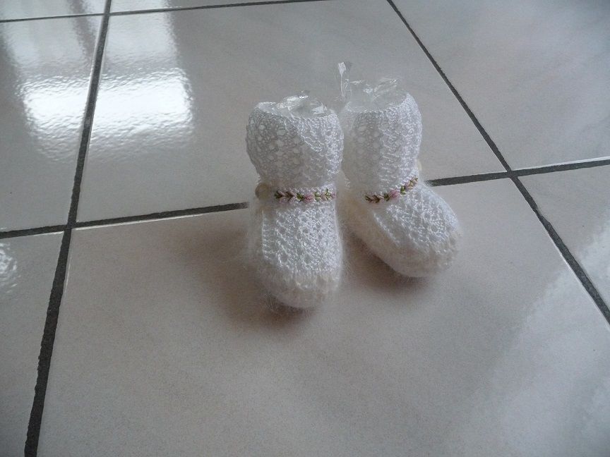 2 jolis chaussons b�b� blancs NEUFS 12 Celles-sur-Belle (79)