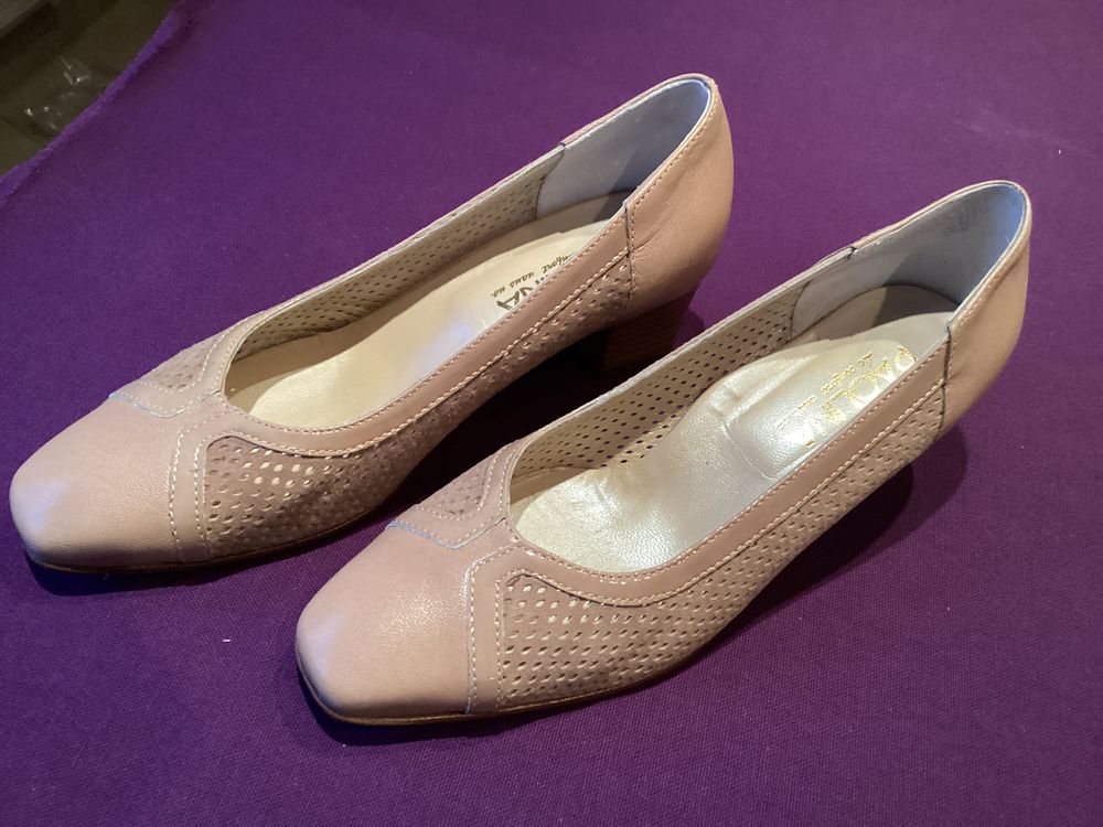 JOLIS ESCARPINS EN CUIR BEIGE, TR�S BELLE QUALIT� 9 Pompignac (33)