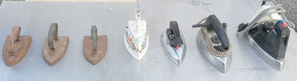 7 jolis fers � repasser anciens en t b �tat 69 Saint-Clair-sur-Galaure (38)