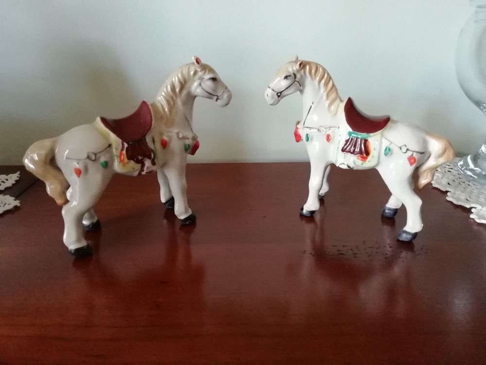 2 jolis petits chevaux espagnols  harnach�s pour la f�te 19 L�signy (77)