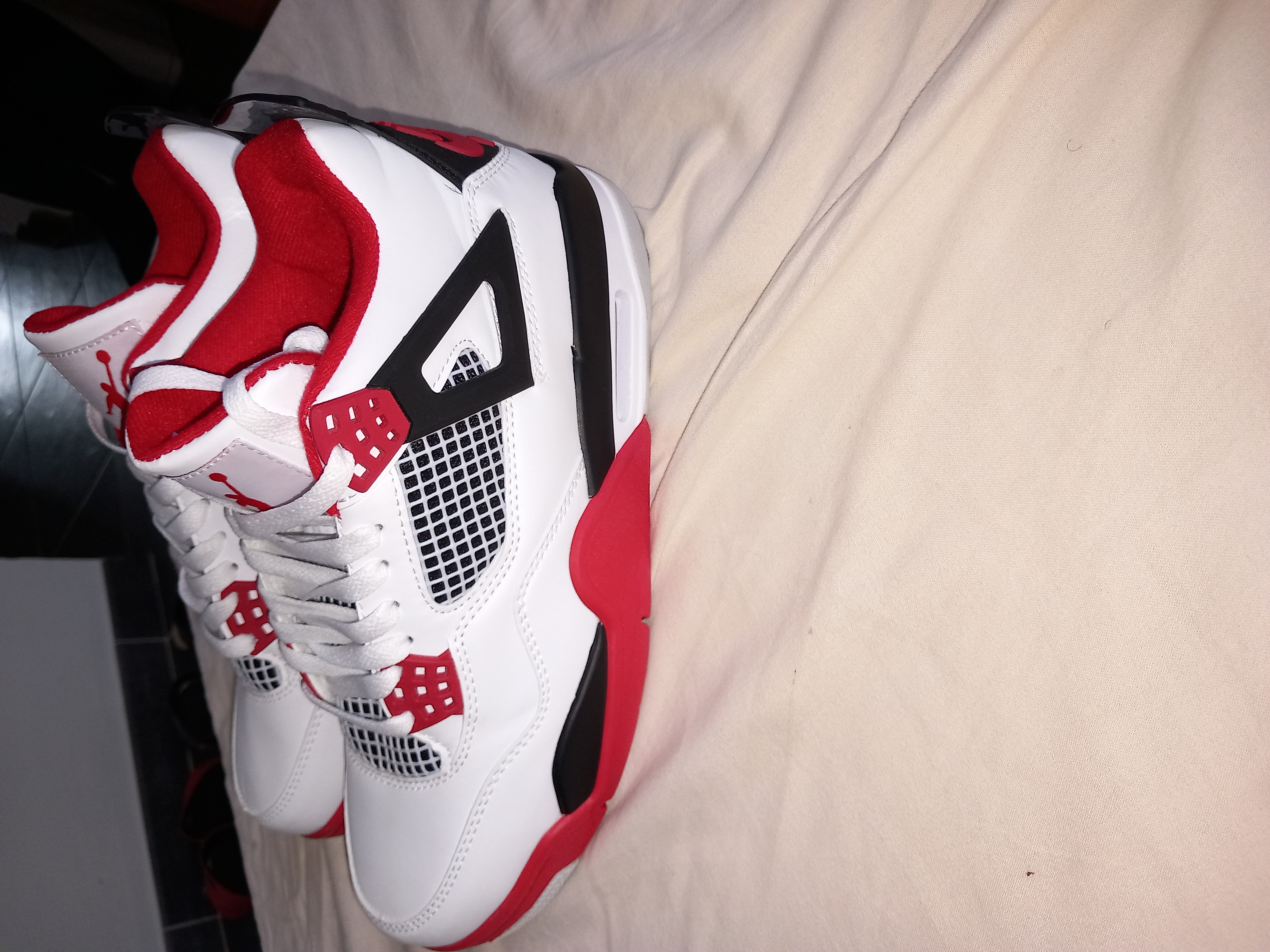 Jordan 4 cheap rouge et blanc