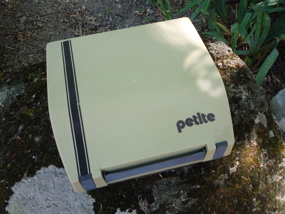 Jouet ancien  des ann�es 70: machine � �crire Byron Jardine. 10 Castres (81)