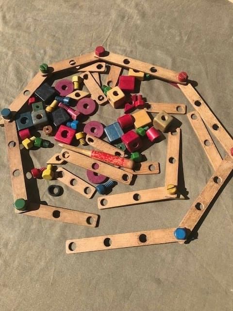 Jouet ancien en bois color� 15 Mottier (38)