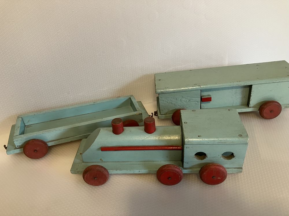 Jouet Ancien train Bleu en Bois
80 Jou�-l�s-Tours (37)