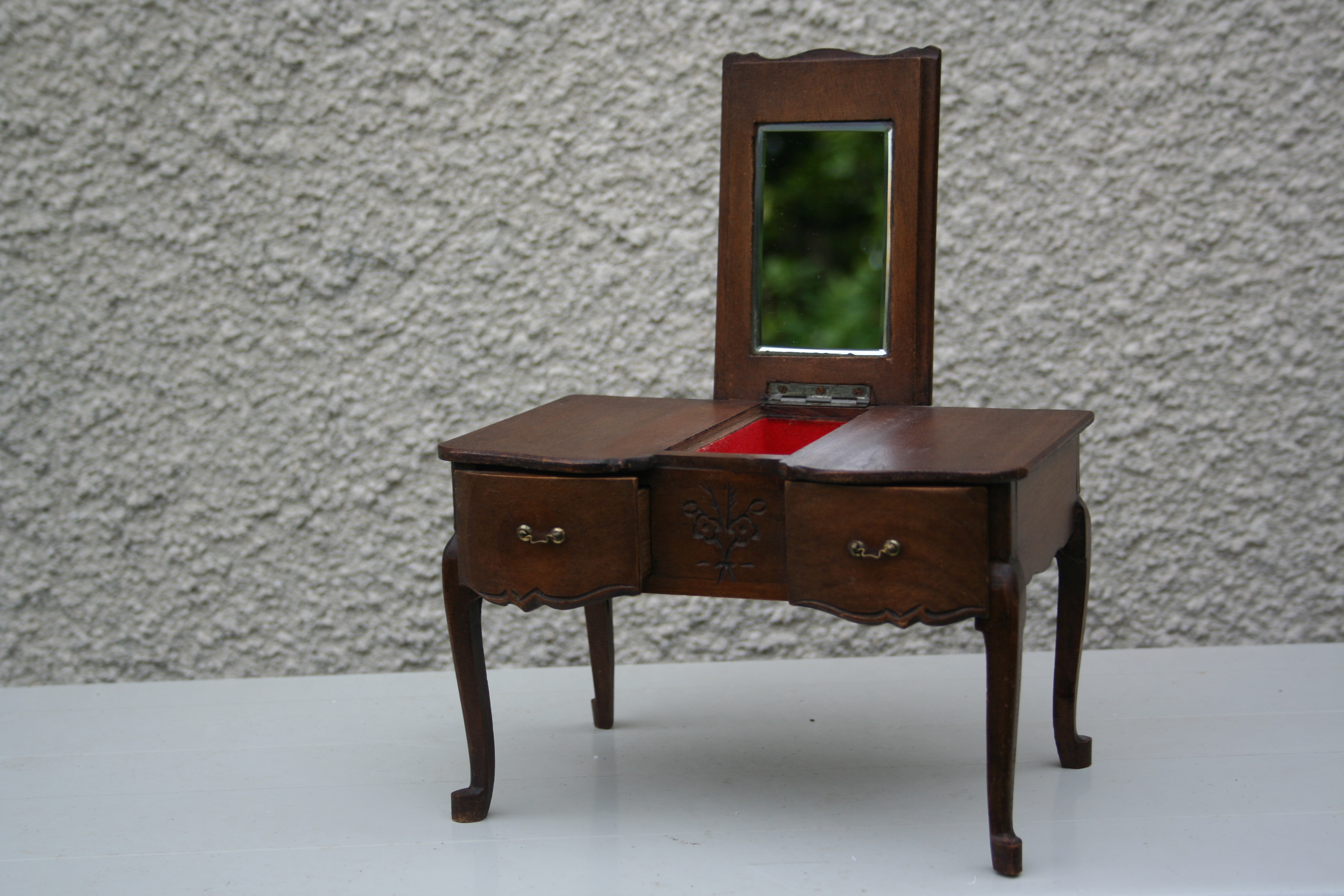 Jouet : une coiffeuse  miniature en  bois 5 Joigny (89)