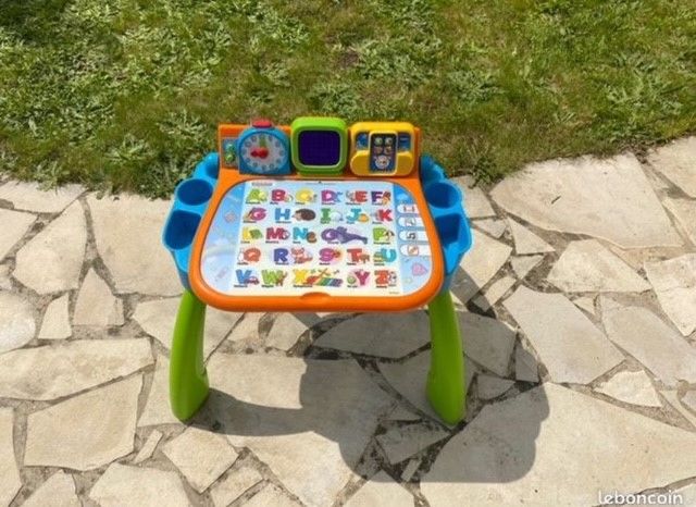 Jouet �ducatif Bureau V-TECH
25 Paris 11 (75)