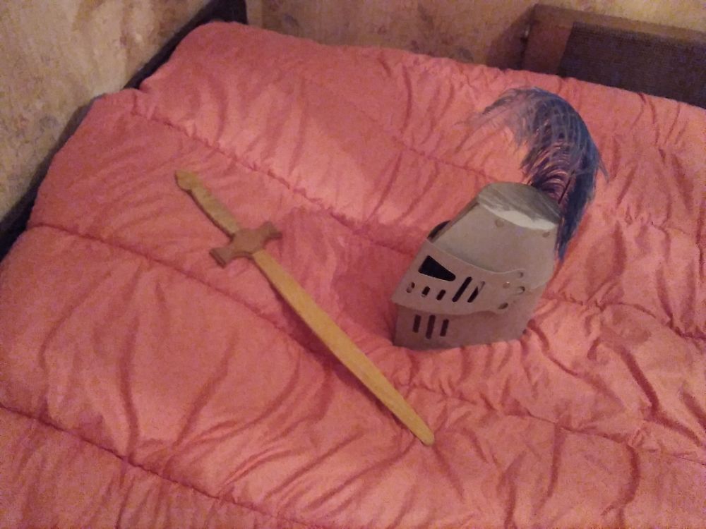 jouet enfant pour le m�di�vale pour se d�guiser 30 Sedan (08)