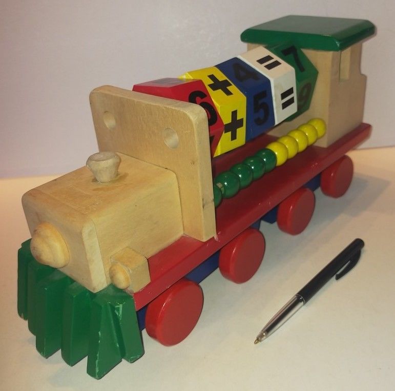 Jouet d'�veil belle loco en bois
8 Mirecourt (88)