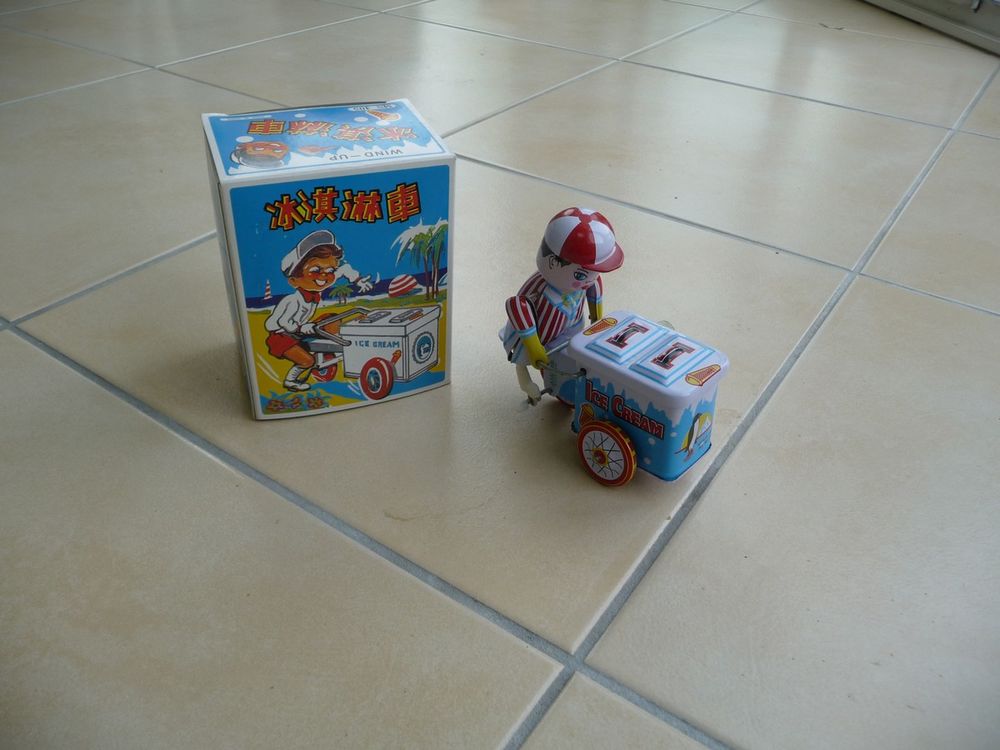 Jouet en m�tal triporteur ice cream avec clef remontoir 20 Celles-sur-Belle (79)
