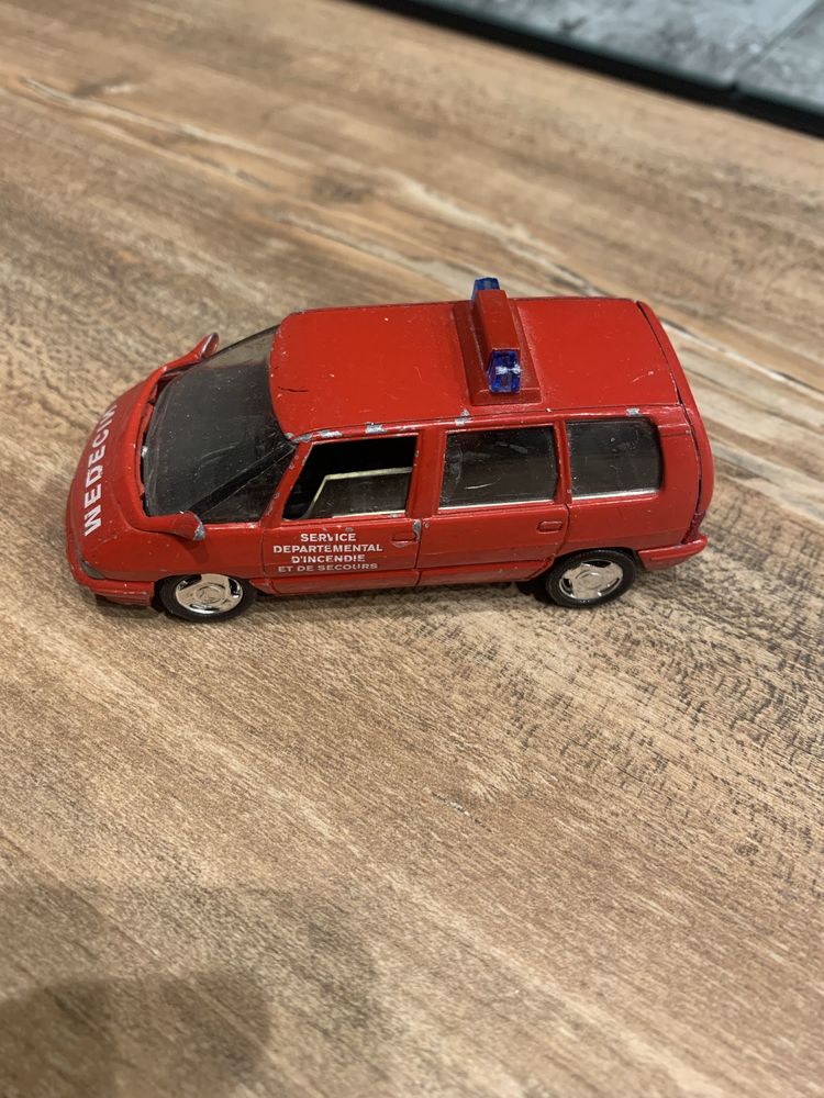 . Jouet miniature Solido v�hicule pompier  \'\' Renault espace  \'\' 4 Saleilles (66)
