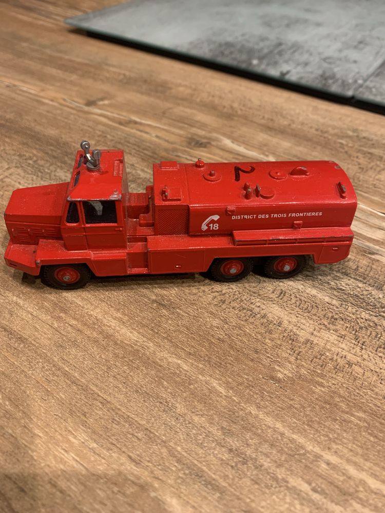 . Jouet miniature Solido v�hicule pompier lance mousse \'\' Berliet gbc 34 camiva\'\' 2 Saleilles (66)