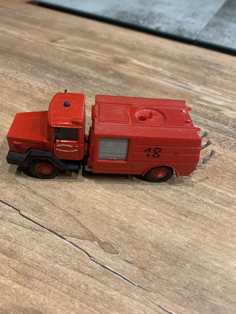 . Jouet miniature Solido v�hicule pompier camion citerne \'\' Iveco 120.16 \'\' 2 Saleilles (66)