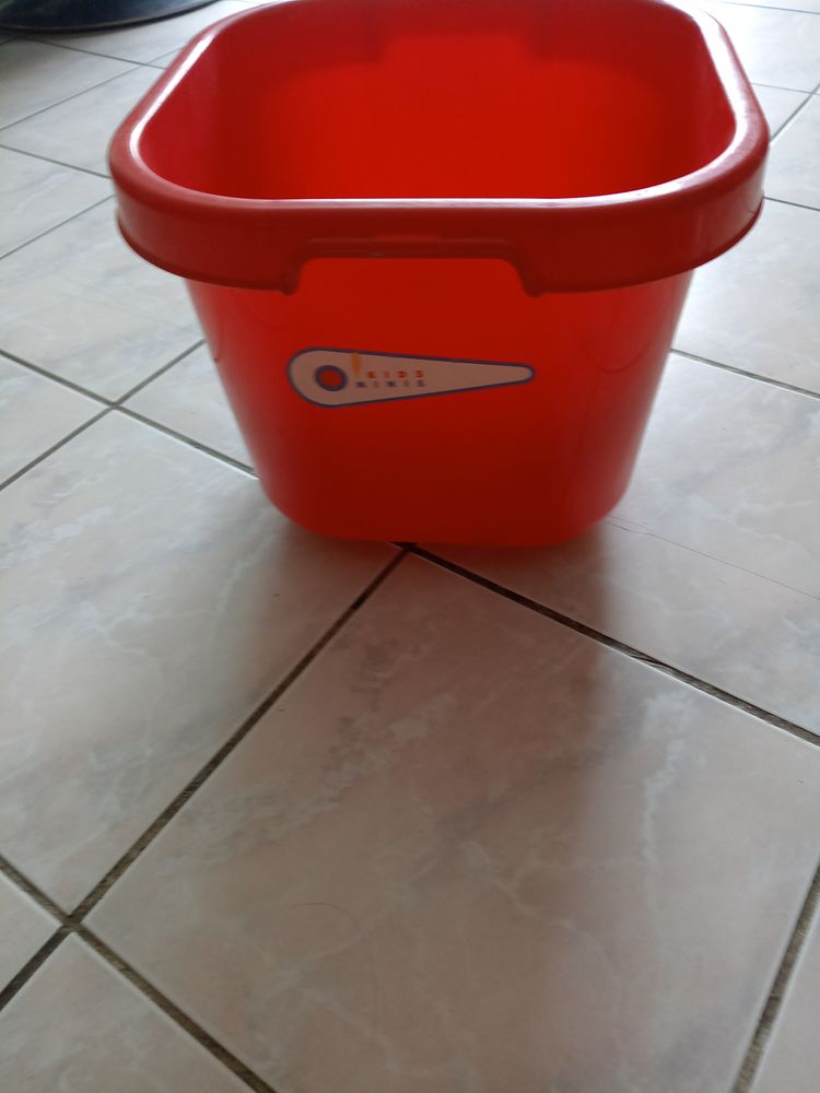 bac jouet a roulettes 4 Le P�age-de-Roussillon (38)