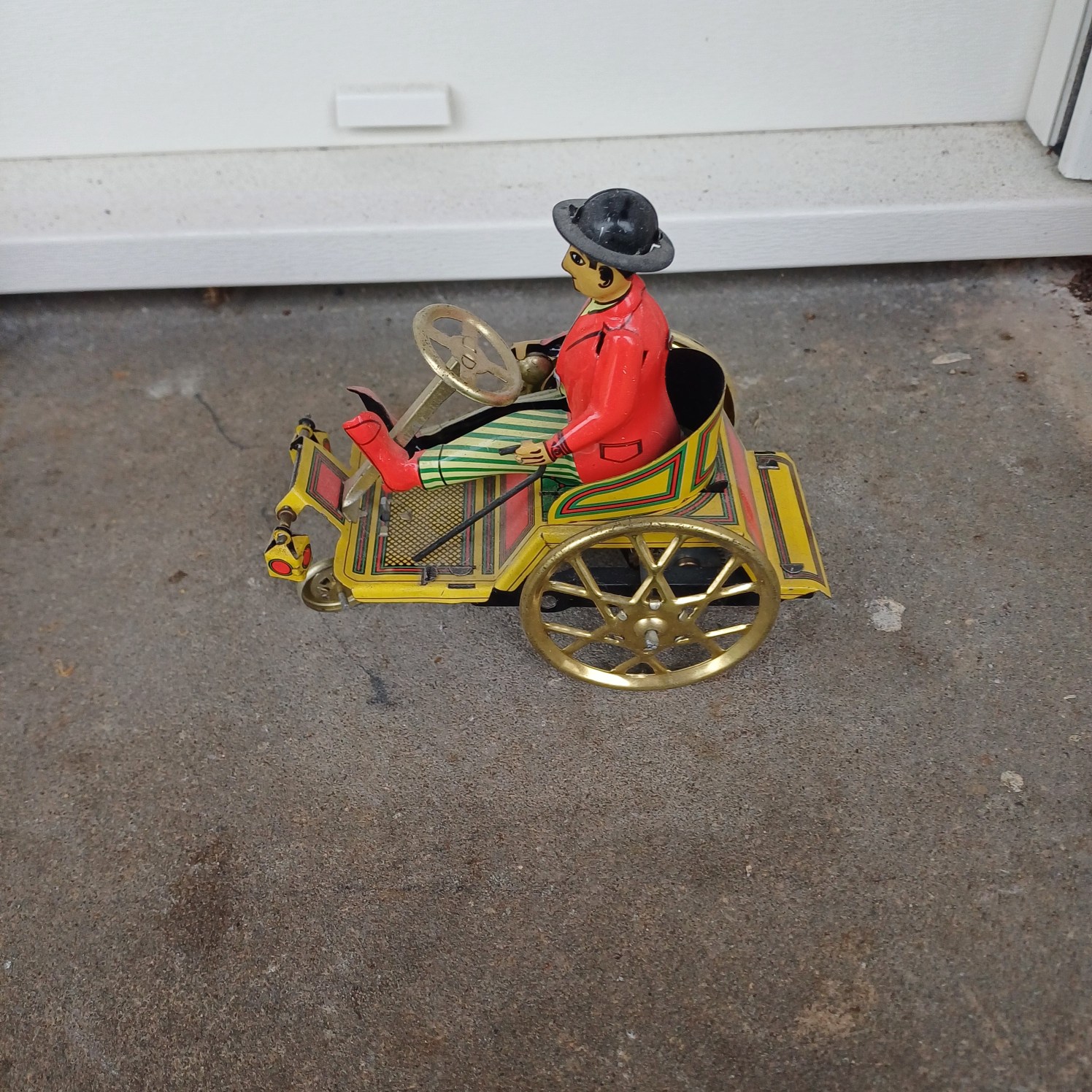 Jouet en tole tricycle charlot vintage 20 Rethel (08)