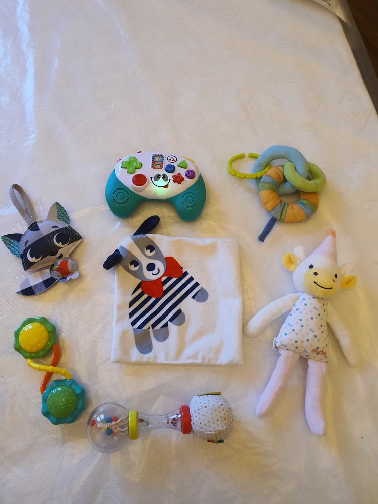 Lot de 7 jouets B�b� 4 Al�s (30)