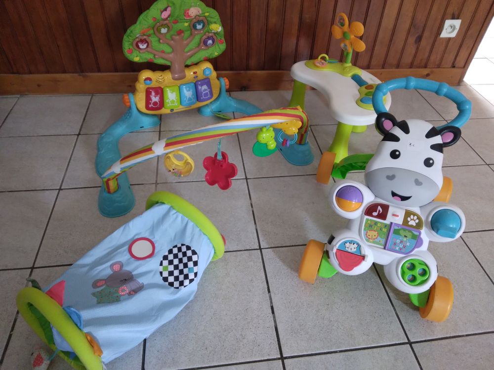 lot de jouets d eveil 10 Rochefort (17)
