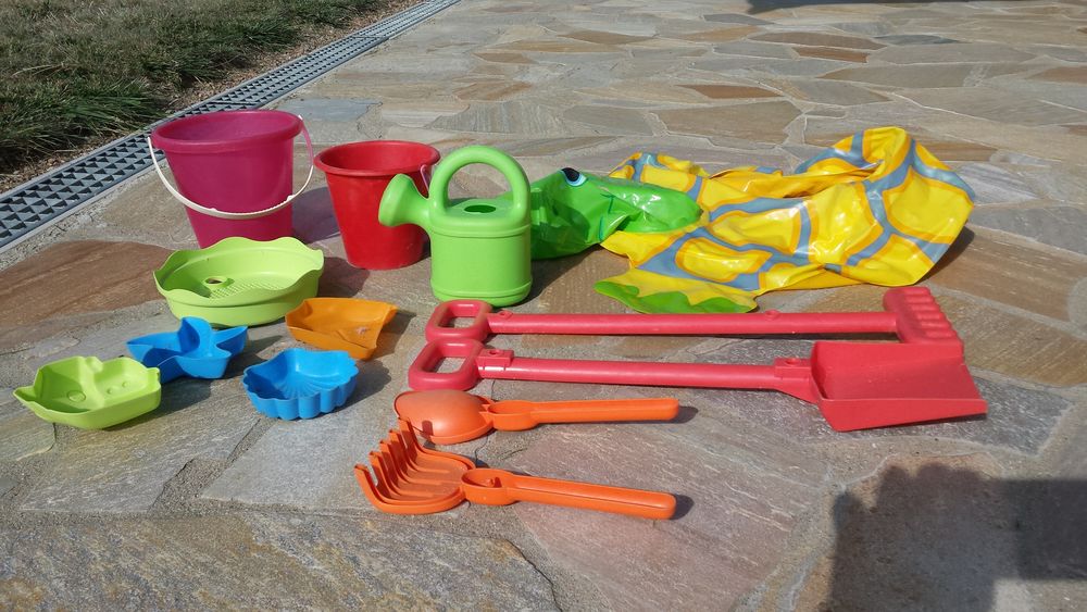 Set jouets de plage 9 Commelle-Vernay (42)