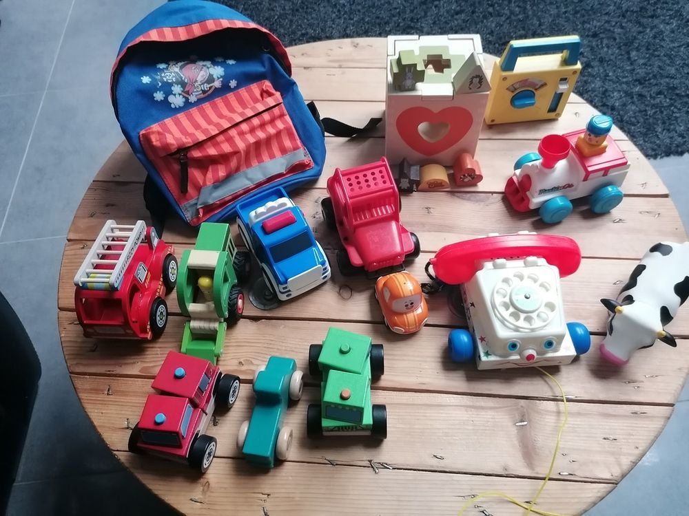 Lot de 13 jouets et 1 sac � dos 20 Ingwiller (67)