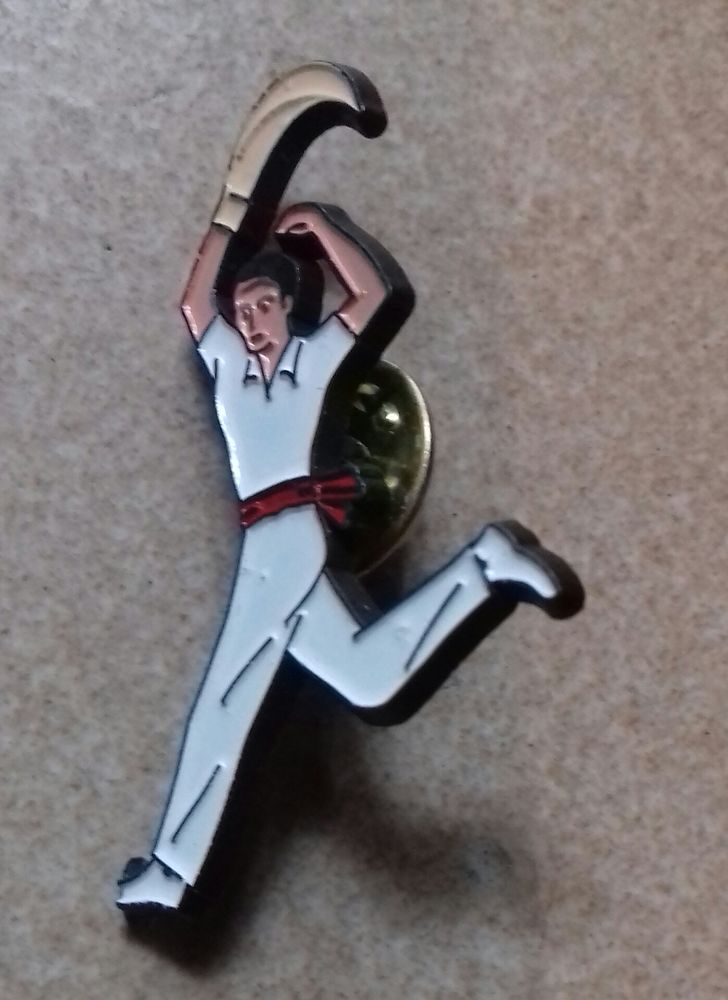 PIN'S JOUEUR BASQUE CHISTERA 5 Boucau (64)