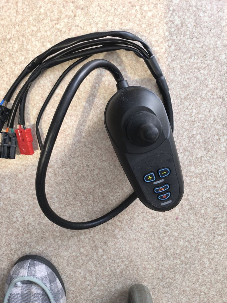 Joystick pour fauteuil roulant �lectrique Quirumed
40 Seurre (21)