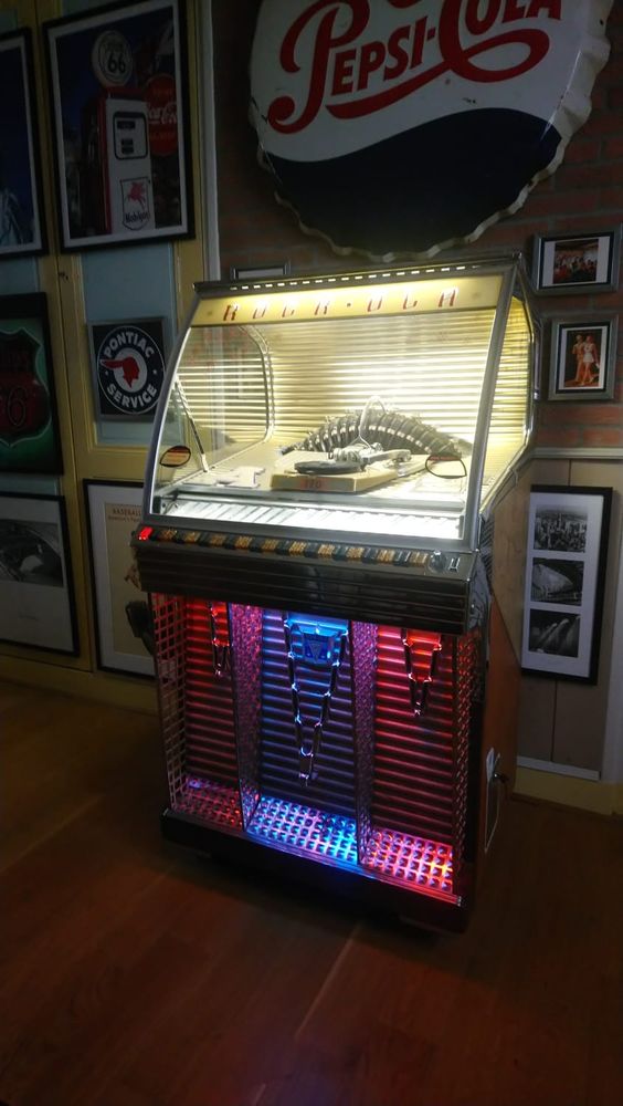 Juke box rock ola de 1956 enti�rement d'origine et fonctionnel avec monnayeur usa de 25 cents. 7000 Ouanary (97)