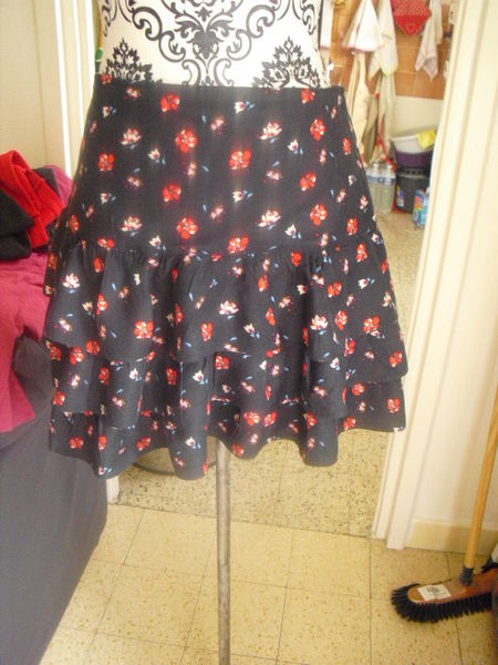 JUOE BLEUE MARINE fon�� fleurie 3 volants NEUVE CAMAIEU T 36 8 Lyon 5 (69)