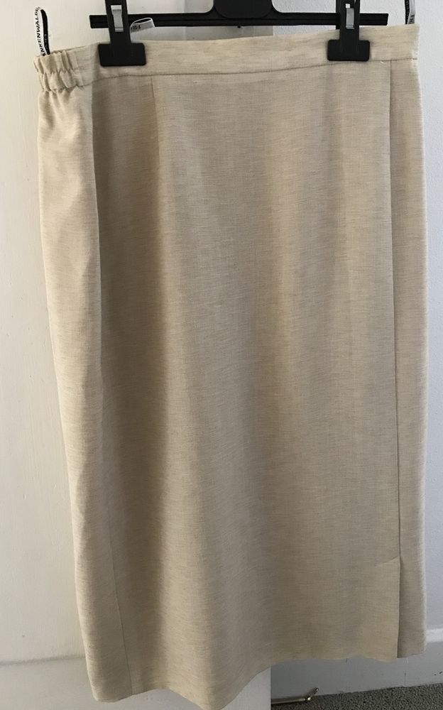 JUPE BEIGE 17 La Baule-Escoublac (44)