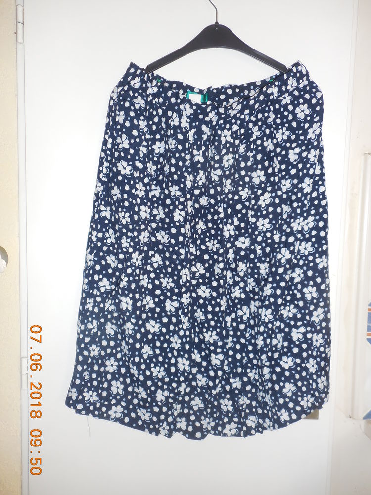 jupe bleu marine et blanche t 48 5 S�te (34)