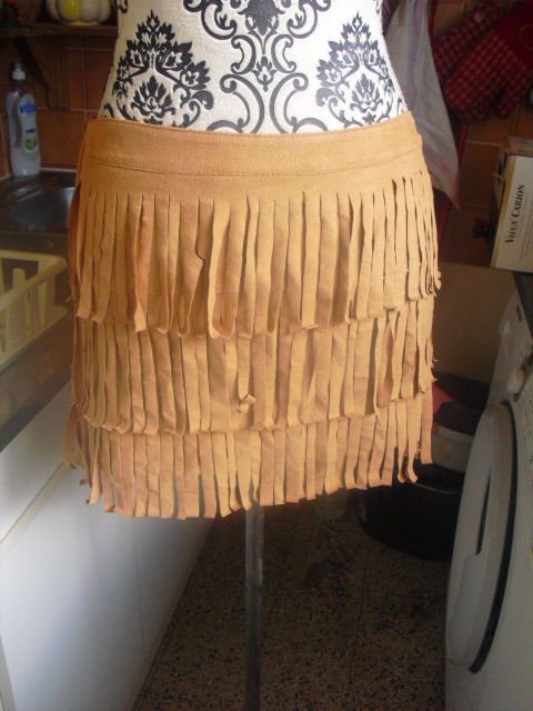 JUPE camel a franges , touch� su�dine NEUVE TAILLE S 11 Lyon 5 (69)
