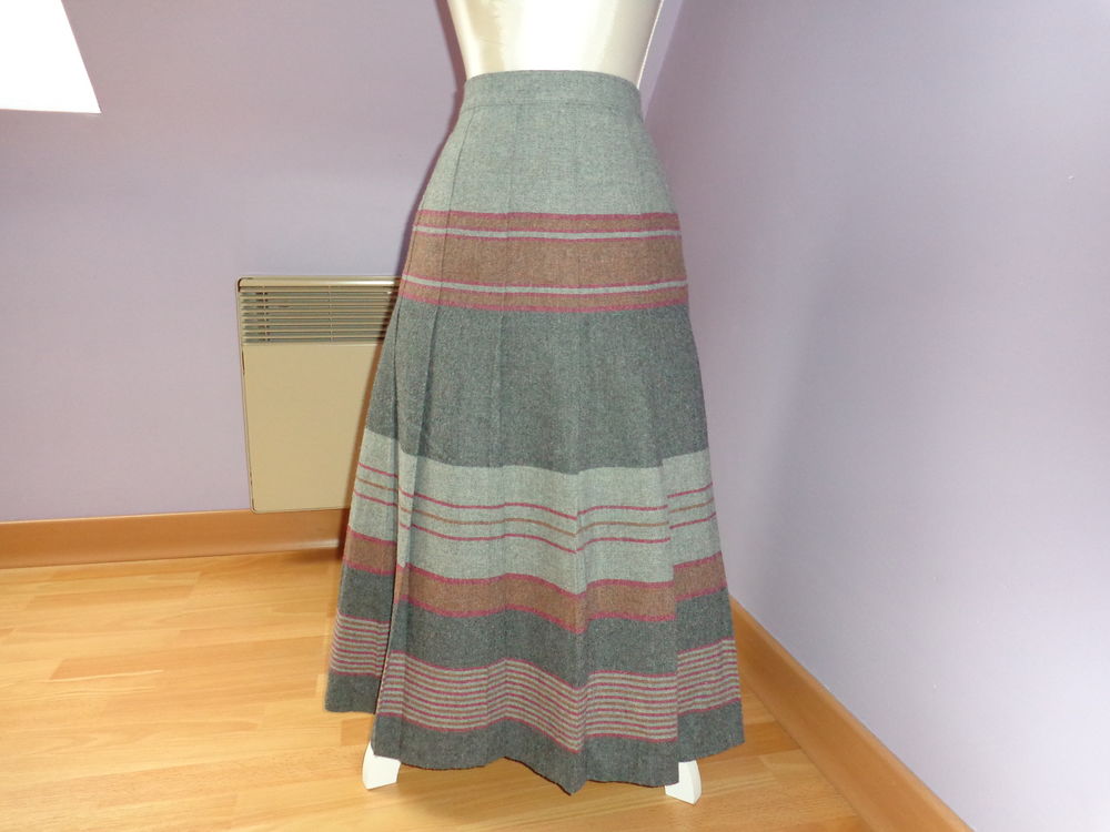 Jupe a carreaux classique. 10 Theix (56)