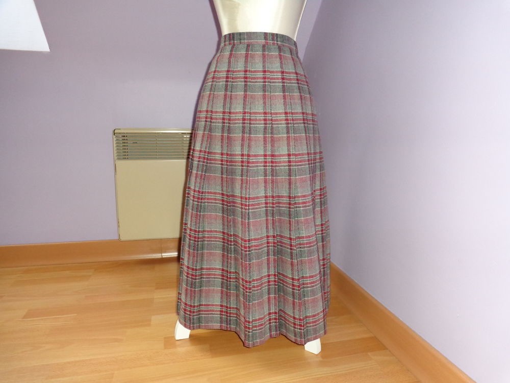 Jupe a carreaux classique. 10 Theix (56)