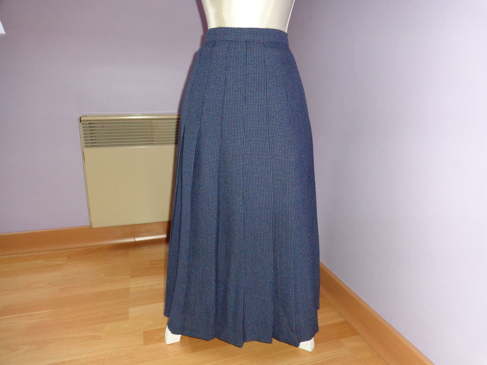 Jupe a carreaux classique. 10 Theix (56)