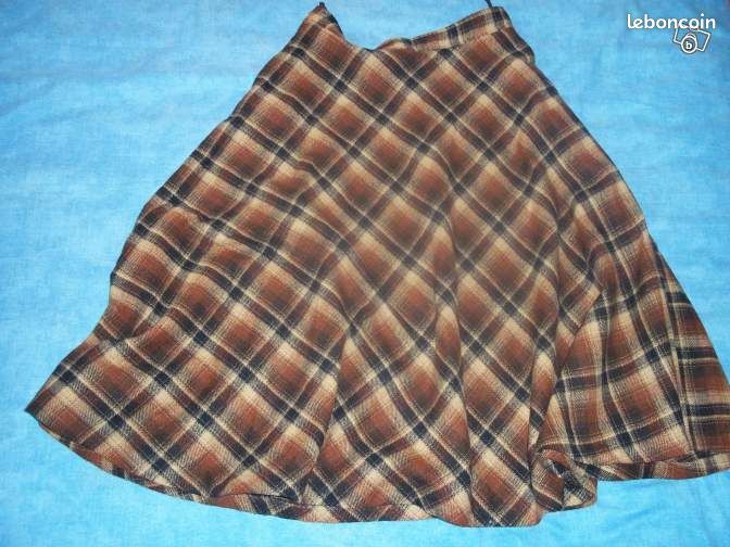 JUPE � CARREAUX 5 Toulouse (31)