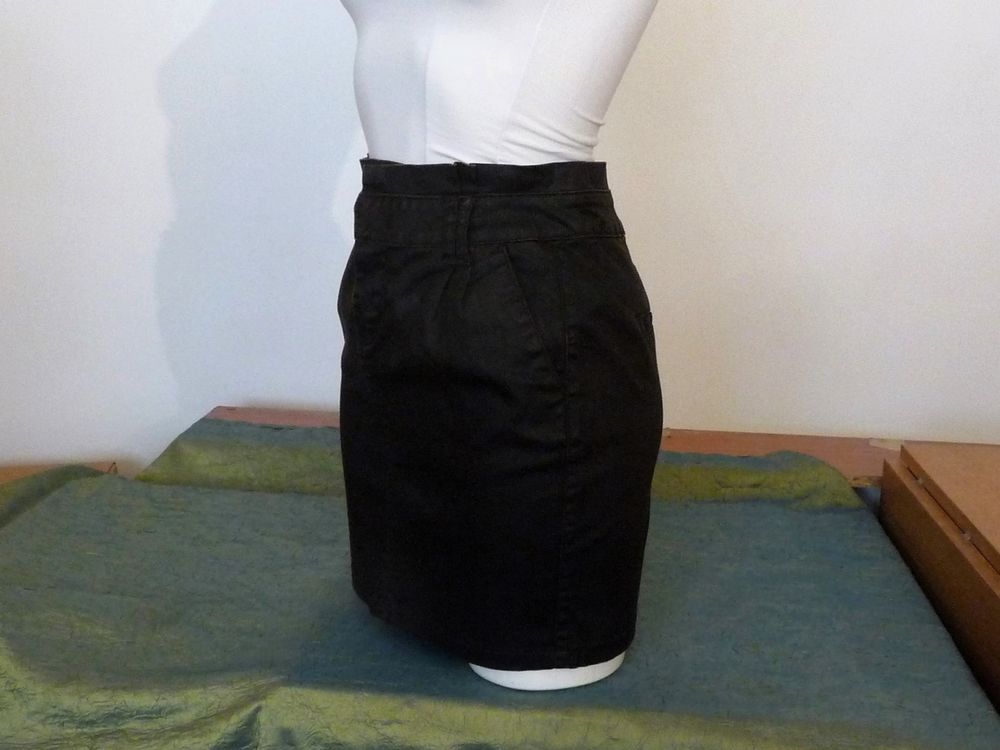 Jupe Courte Cintr�e Marron avec ses 2 Poches- Taille 34 15 Paris 15 (75)