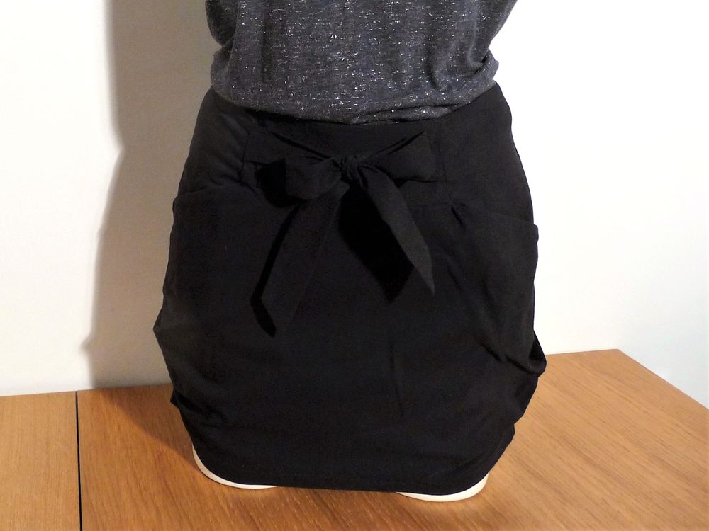 Jupe Courte Noir 2 Poches et Lien � Nouer- Cache Cache 5 Paris 15 (75)