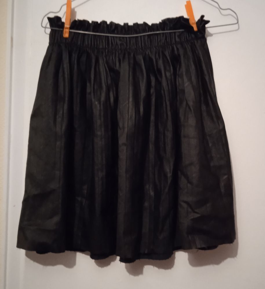 Jupe courte pliss�e noire 5 Caen (14)