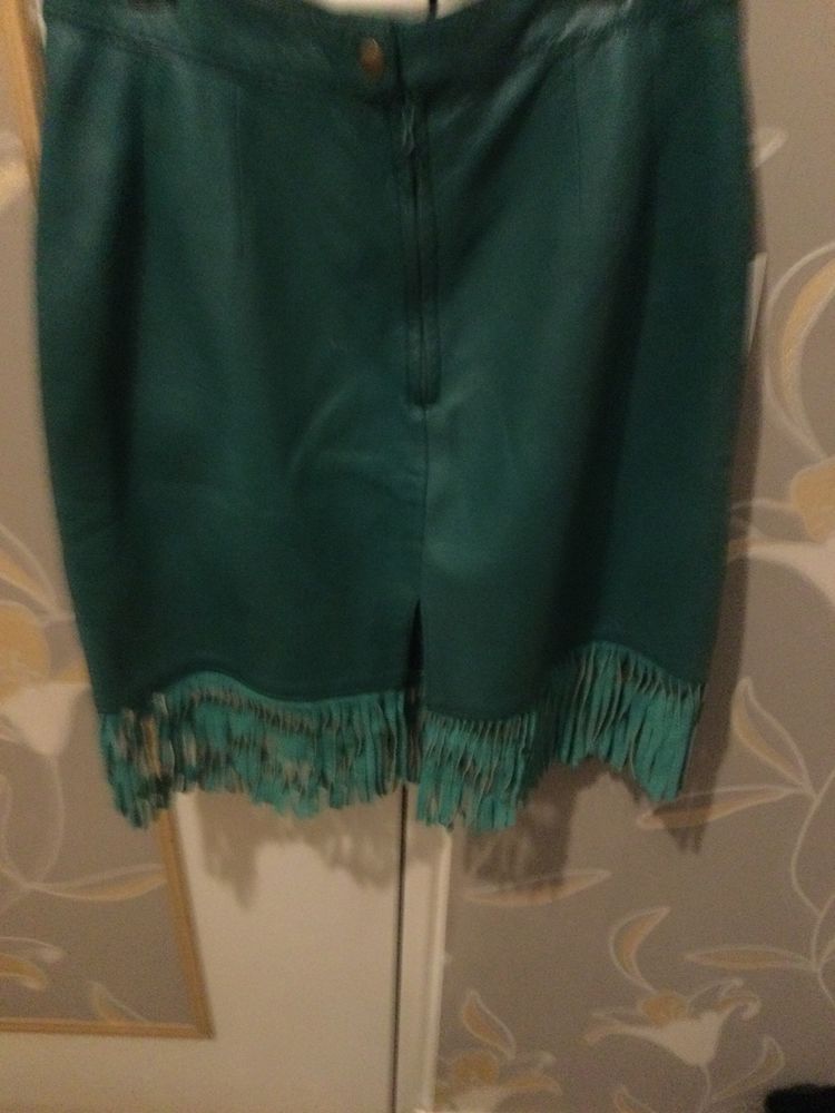 JUPE CUIR AGNEAU PLONG�E avec Franges VERTE 30 Montmagny (95)
