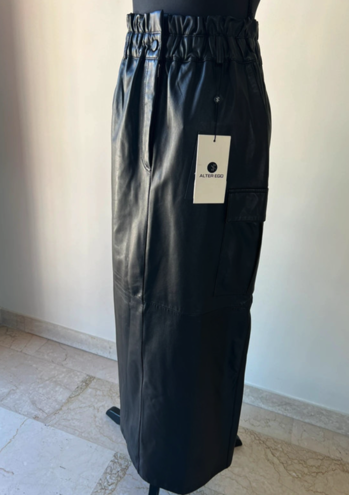 Jupe en cuir Alter Ego
S / 36 / 8�Neuf avec �tiquette 0 Nice (06)